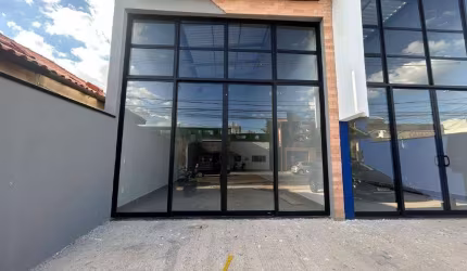 Galpão / Depósito / Armazém para alugar em Centro de 177.00m²