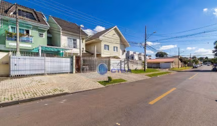 Sobrado para venda em Hauer de 150.00m² com 4 Quartos, 1 Suite e 3 Garagens