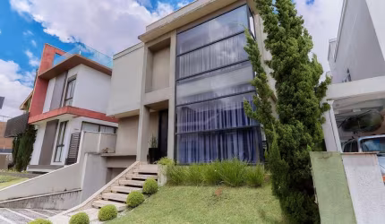 Casa para venda em Pinheirinho de 297.00m² com 2 Quartos, 1 Suite e 3 Garagens