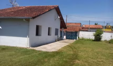 Casa para venda em Itanhaém de 190.00m² com 4 Quartos e 6 Garagens