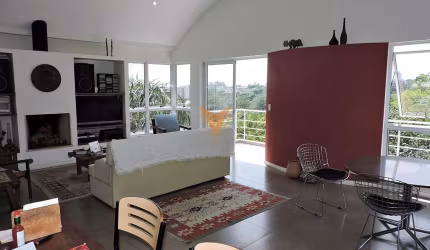 Casa para venda em Granja Viana de 275.00m² com 3 Quartos, 1 Suite e 2 Garagens