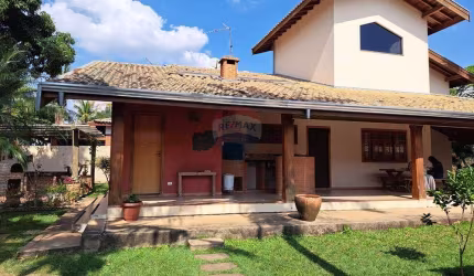 Chácara para alugar em Recanto Jatobá de 325.00m² com 3 Quartos, 1 Suite e 3 Garagens