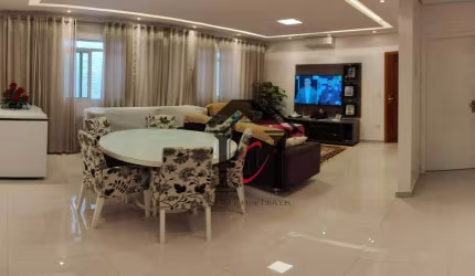 Sobrado para venda em Bela Vista de 208.00m² com 3 Quartos, 1 Suite e 5 Garagens