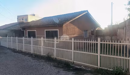 Casa para venda em Guaraituba de 70.00m² com 2 Quartos e 2 Garagens