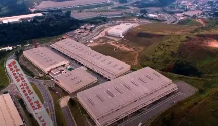 Galpão / Depósito / Armazém para alugar em Itaqui de 1423.00m² com 6 Garagens