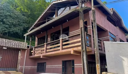 Sobrado para venda em Antonina de 225.00m² com 4 Quartos e 4 Garagens