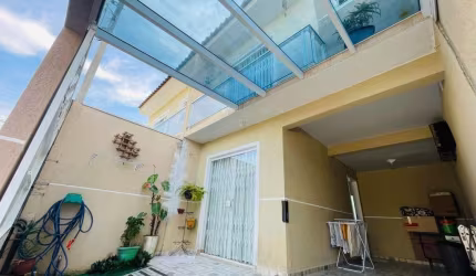 Sobrado para venda em Sítio Cercado de 59.00m² com 2 Quartos, 1 Suite e 1 Garagem