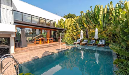 Casa de Condomínio para venda e aluguel em Granja Viana de 478.00m² com 5 Quartos, 5 Suites e 6 Garagens