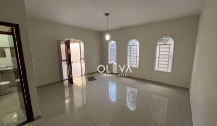 Casa para alugar em Parque Industrial de 200.00m² com 3 Quartos, 1 Suite e 3 Garagens