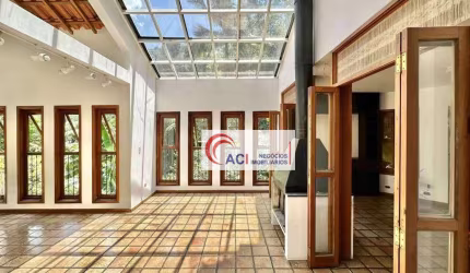 Casa de Condomínio para venda e aluguel em Condomínio Iolanda de 485.00m² com 3 Quartos, 1 Suite e 5 Garagens