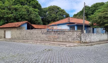 Casa para alugar em Vila Canevari de 248.00m² com 3 Quartos, 1 Suite e 2 Garagens