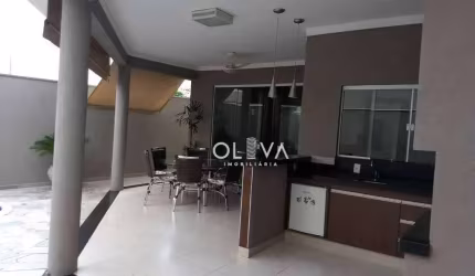 Casa de Condomínio para venda em Condomínio Recanto Do Lago de 250.00m² com 3 Quartos, 3 Suites e 4 Garagens