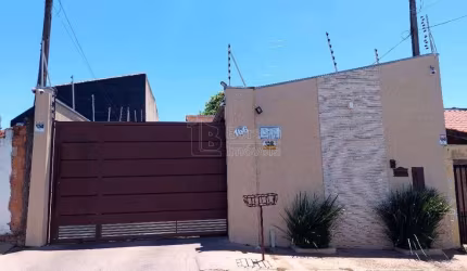 Casa para venda em Jardim Adalberto Frederico De Oliveira Roxo I de 148.00m² com 2 Quartos, 1 Suite e 4 Garagens