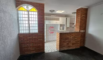 Casa para alugar em Vila Municipal de 147.00m² com 3 Quartos, 1 Suite e 4 Garagens