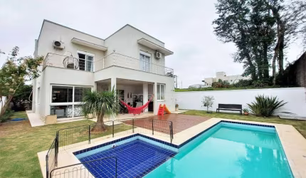 Casa de Condomínio para venda em Granja Viana de 440.00m² com 4 Quartos, 4 Suites e 4 Garagens