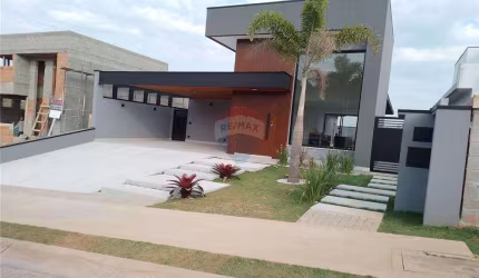 Casa de Condomínio para alugar em Residencial Pecan de 165.00m² com 3 Quartos, 1 Suite e 4 Garagens