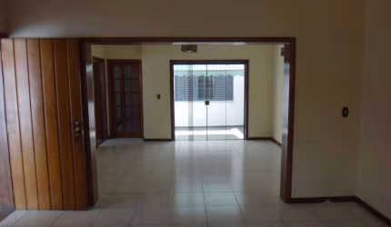 Casa para venda em Jardim Morumbi de 195.00m² com 3 Quartos, 1 Suite e 4 Garagens