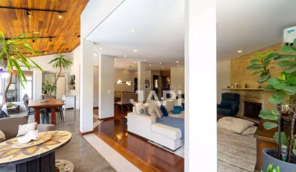 Casa para venda em Cajamar de 367.00m² com 4 Quartos, 4 Suites e 5 Garagens