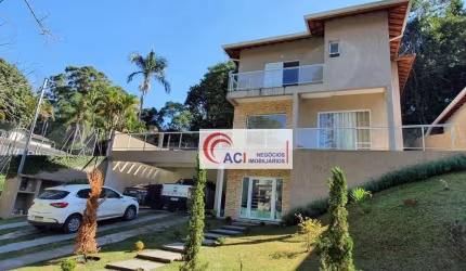 Casa para venda em Granja Viana de 212.00m² com 3 Quartos, 3 Suites e 4 Garagens