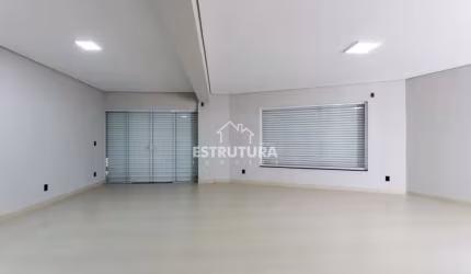 Casa para alugar em Conjunto Residencial Vila Verde de 275.00m² com 3 Quartos, 1 Suite e 2 Garagens