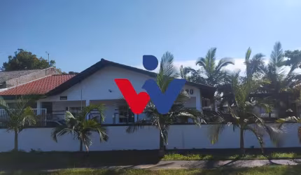 Casa para venda em Pontal Do Paraná de 186.00m² com 3 Quartos e 4 Garagens