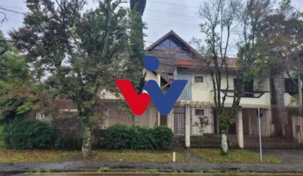 Casa para venda em Hauer de 211.00m² com 3 Quartos, 1 Suite e 2 Garagens