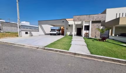 Casa para venda em Residencial Village Splendore de 170.00m² com 3 Quartos, 1 Suite e 4 Garagens