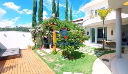 Casa de Condomínio para venda em Roncáglia de 242.00m² com 3 Quartos, 1 Suite e 4 Garagens