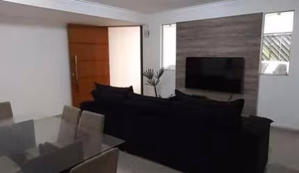 Sobrado para venda em Taboão de 150.00m² com 2 Quartos, 1 Suite e 2 Garagens