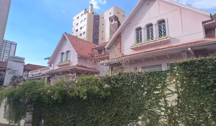 Casa para alugar em Centro de 400.00m² com 4 Quartos, 2 Suites e 4 Garagens