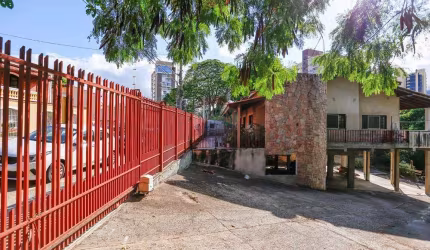Casa para venda em Jardim Faculdade de 379.00m² com 3 Quartos, 2 Suites e 30 Garagens