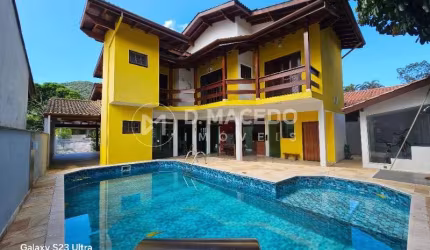 Casa para alugar em Condominio Lagoinha de 354.00m² com 3 Quartos, 3 Suites e 2 Garagens
