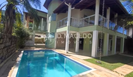 Casa para alugar em Condominio Lagoinha de 327.00m² com 4 Quartos, 2 Suites e 2 Garagens