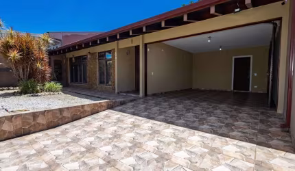 Casa para venda em Boa Vista de 180.00m² com 4 Quartos, 4 Suites e 3 Garagens