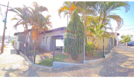 Casa para alugar em Vila Queiroz de 206.65m² com 3 Quartos, 1 Suite e 1 Garagem