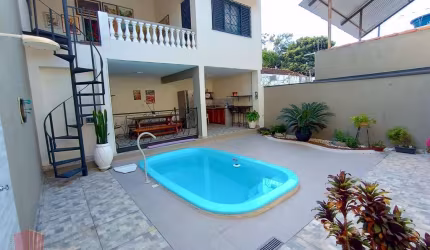 Casa para venda em Centro de 450.00m² com 3 Quartos, 1 Suite e 3 Garagens