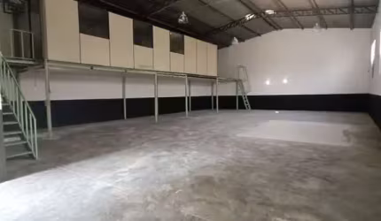 Galpão / Depósito / Armazém para alugar em Santa Sofia de 350.00m² com 4 Quartos, 1 Suite e 8 Garagens