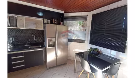 Casa de Condomínio para venda em Jacarepaguá de 200.00m² com 3 Quartos, 2 Suites e 3 Garagens