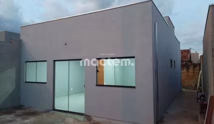 Casa para venda em Parque Das Oliveiras de 81.00m² com 2 Quartos, 1 Suite e 2 Garagens