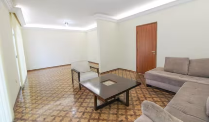 Casa para alugar em Vila Jardini de 300.00m² com 3 Quartos, 1 Suite e 4 Garagens