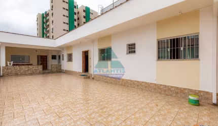 Casa para venda em Centro de 321.00m² com 4 Quartos e 6 Garagens