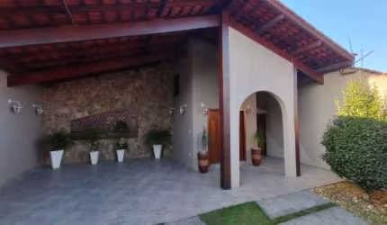 Casa para venda em Vila Horizonte de 297.00m² com 3 Quartos, 1 Suite e 4 Garagens