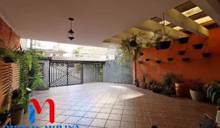 Casa para venda em Jardim de 195.00m² com 3 Quartos, 2 Suites e 4 Garagens