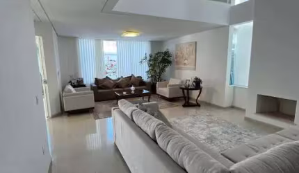 Sobrado para venda em Vila Nova Socorro de 348.00m² com 3 Quartos, 3 Suites e 4 Garagens