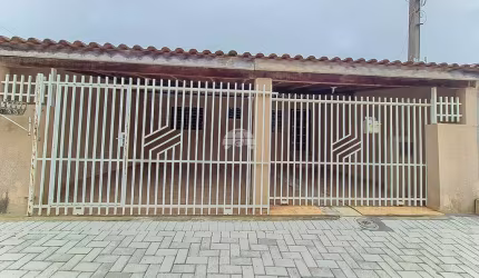 Casa para venda em Embu de 90.00m² com 3 Quartos e 2 Garagens