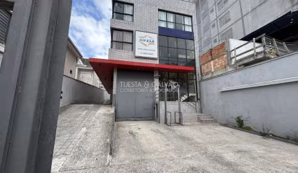 Casa para venda em Capão Da Imbuia de 680.00m² com 8 Quartos, 1 Suite e 10 Garagens