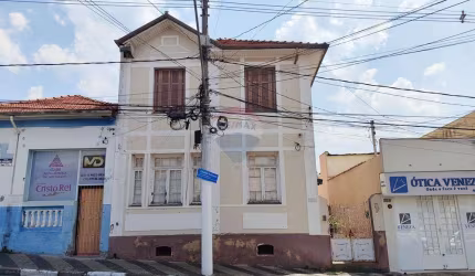 Sobrado para venda em Centro de 270.00m² com 3 Quartos e 3 Garagens