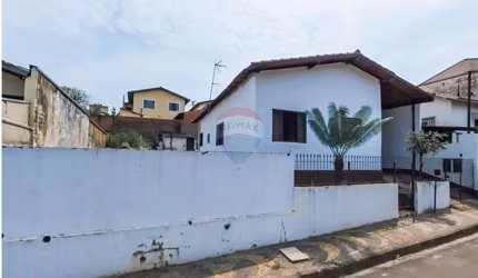 Casa para venda em Vila Santo Antônio de 136.87m² com 3 Quartos e 2 Garagens