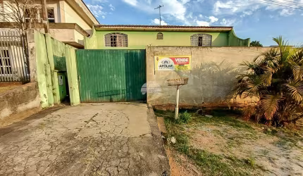 Casa para venda em Roça Grande de 218.00m² com 4 Quartos e 3 Garagens