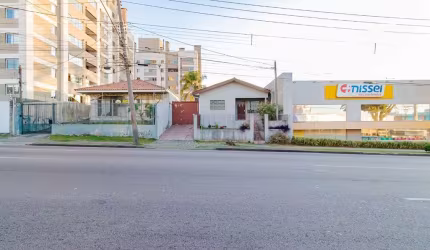 Casa para venda em Capão Raso de 108.00m² com 3 Quartos e 4 Garagens